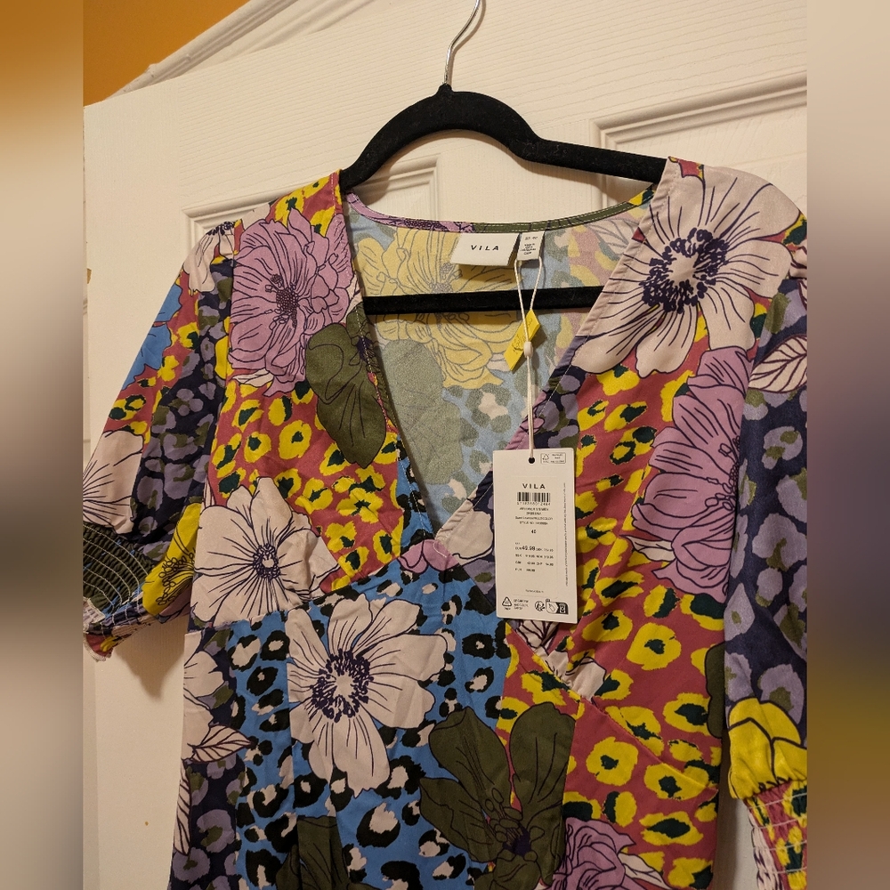 NWT Vila v neck midi tea dress with side split in mixed floral print - Picture 5 of 9